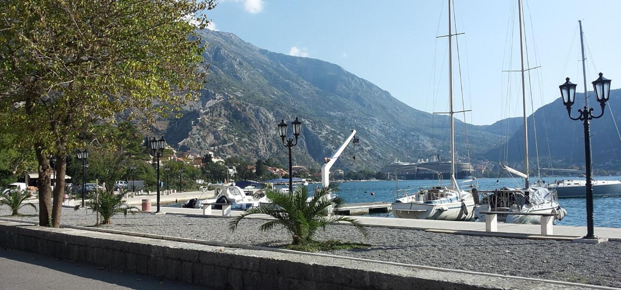 Apartments Vojvoda Kotor Exterior photo